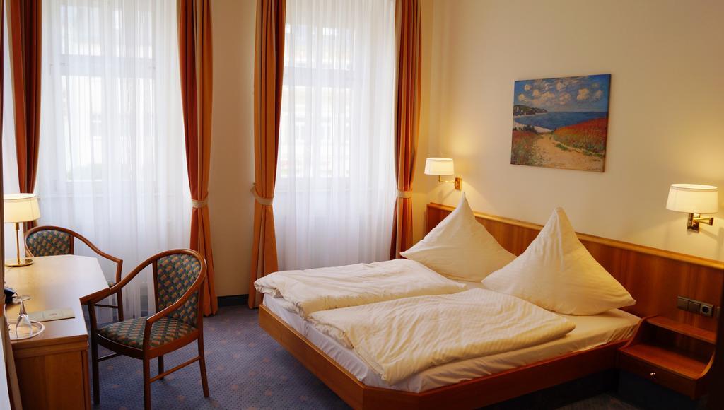 Hotel Goldener Loewe Waldheim Ruang foto