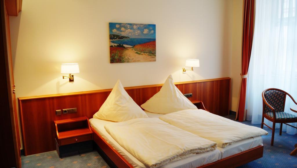 Hotel Goldener Loewe Waldheim Ruang foto