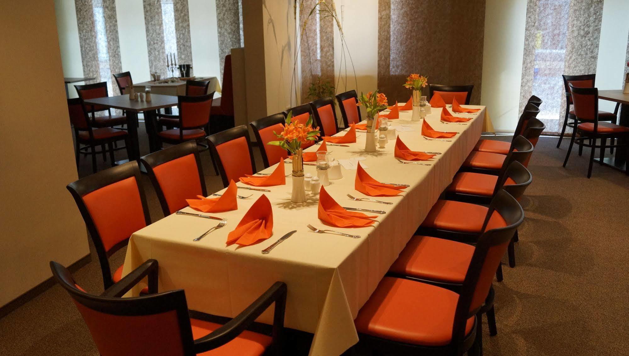 Hotel Goldener Loewe Waldheim Bagian luar foto